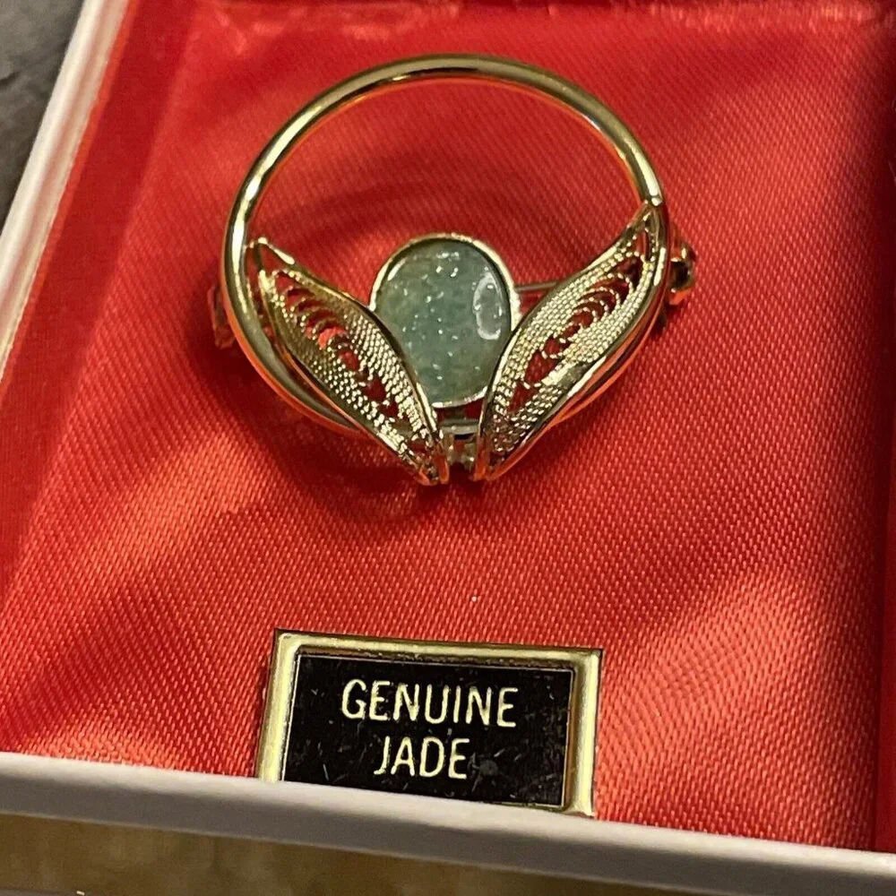 Vintage Gold Tone Genuine Jade Cabochon Filigree Leaves Round Brooch Pin‎ In Box